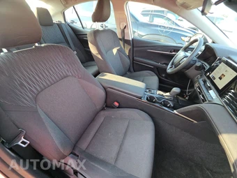 2025 Toyota Camry LE - miniatura 8