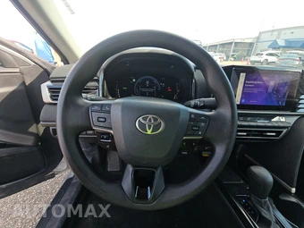 2025 Toyota Camry LE - miniatura 10