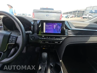 2025 Toyota Camry LE - miniatura 11