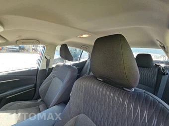 2025 Toyota Camry LE - miniatura 17