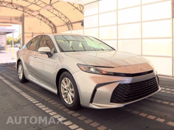 2025 Toyota Camry LE - miniatura 3
