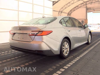 2025 Toyota Camry LE - miniatura 4