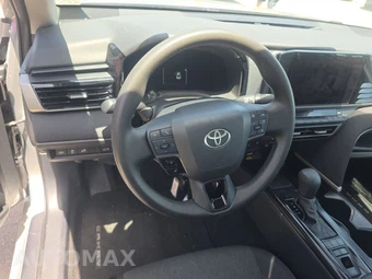 2025 Toyota Camry LE - miniatura 10