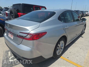 2025 Toyota Camry LE - miniatura 4