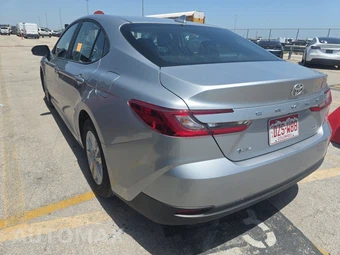 2025 Toyota Camry LE - miniatura 6