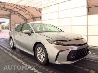 2025 Toyota Camry LE - miniatura 3