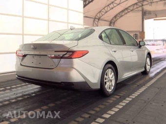 2025 Toyota Camry LE - miniatura 4