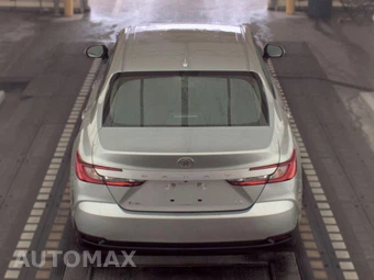 2025 Toyota Camry LE - miniatura 5
