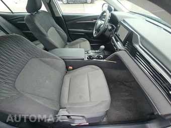2025 Toyota Camry LE - miniatura 8