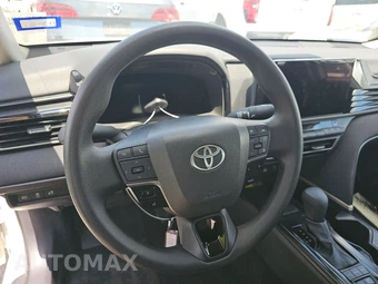 2025 Toyota Camry LE - miniatura 10