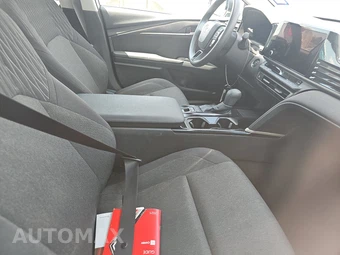 2025 Toyota Camry LE - miniatura 8