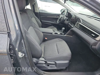 2025 Toyota Camry LE - miniatura 8