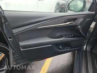 2025 Toyota Camry LE - miniatura 9