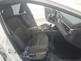 2025 Toyota Camry LE - miniatura 18
