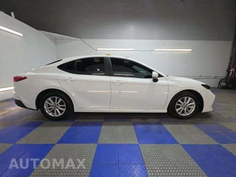 2025 Toyota Camry LE - miniatura 4