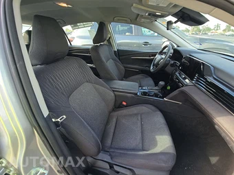 2025 Toyota Camry LE - miniatura 14