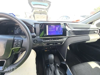 2025 Toyota Camry LE - miniatura 17