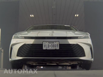 2025 Toyota Camry LE - miniatura 3