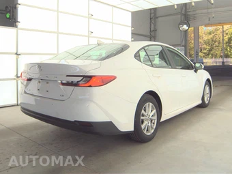 2025 Toyota Camry LE - miniatura 4