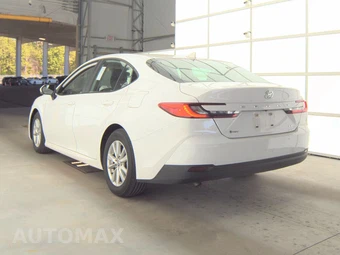 2025 Toyota Camry LE - miniatura 6