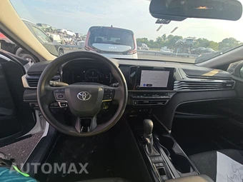 2025 Toyota Camry LE - miniatura 11