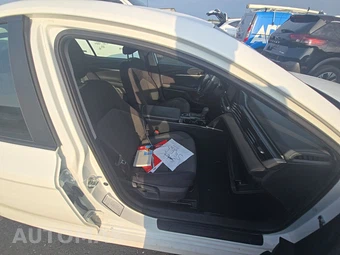 2025 Toyota Camry LE - miniatura 8