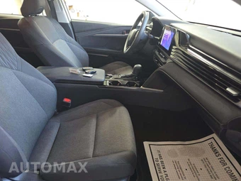 2025 Toyota Camry LE - miniatura 18