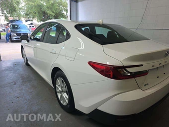 2025 Toyota Camry LE - miniatura 2