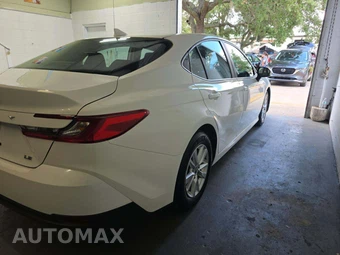 2025 Toyota Camry LE - miniatura 3
