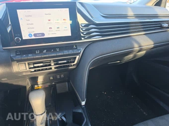 2025 Toyota Camry LE - miniatura 11
