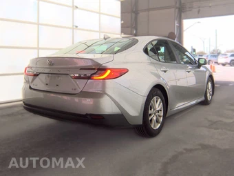 2025 Toyota Camry LE - miniatura 4