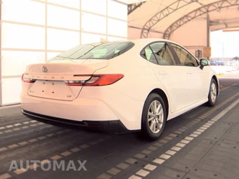 2025 Toyota Camry LE - miniatura 4
