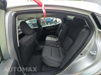 2025 Toyota Camry LE – miniatura 13