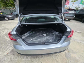 2025 Toyota Camry LE – miniatura 14
