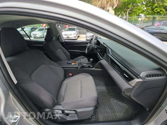 2025 Toyota Camry LE – miniatura 18