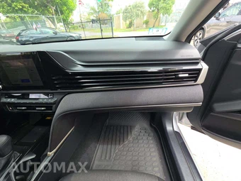 2025 Toyota Camry LE – miniatura 19