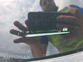 2025 Toyota Camry LE – miniatura 5