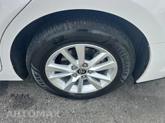 2025 Toyota Camry LE - miniatura 11