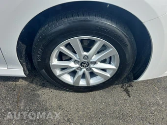 2025 Toyota Camry LE - miniatura 9
