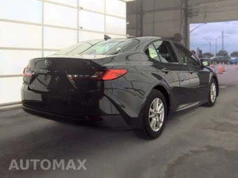 2025 Toyota Camry LE - miniatura 4