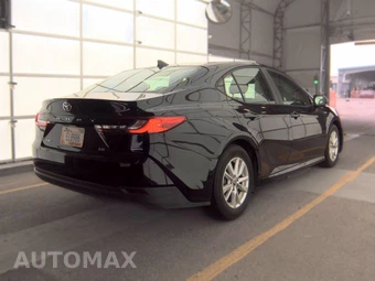 2025 Toyota Camry LE - miniatura 4