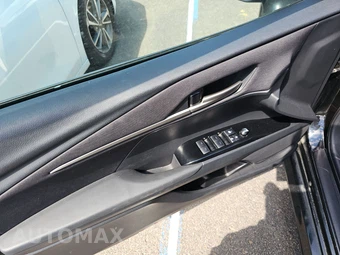 2025 Toyota Camry LE - miniatura 9