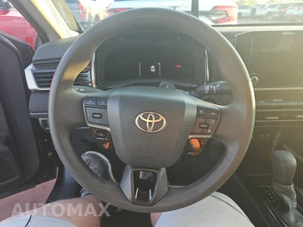 2025 Toyota Camry LE - miniatura 10