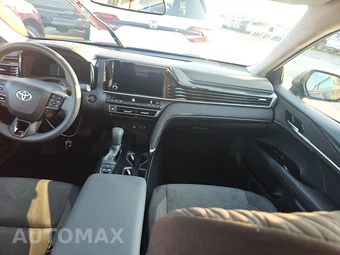 2025 Toyota Camry LE - miniatura 11