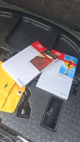 2025 Toyota Camry LE - miniatura 22