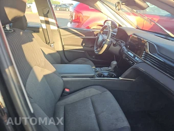 2025 Toyota Camry LE - miniatura 8