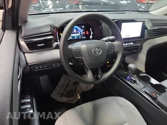 2025 Toyota Camry LE - miniatura 8
