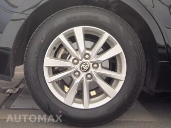 2025 Toyota Camry LE - miniatura 11