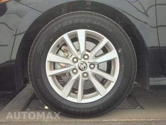 2025 Toyota Camry LE - miniatura 9