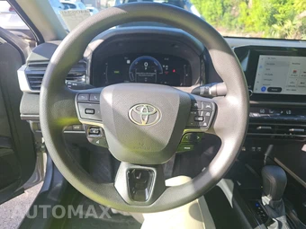 2025 Toyota Camry LE – miniatura 10